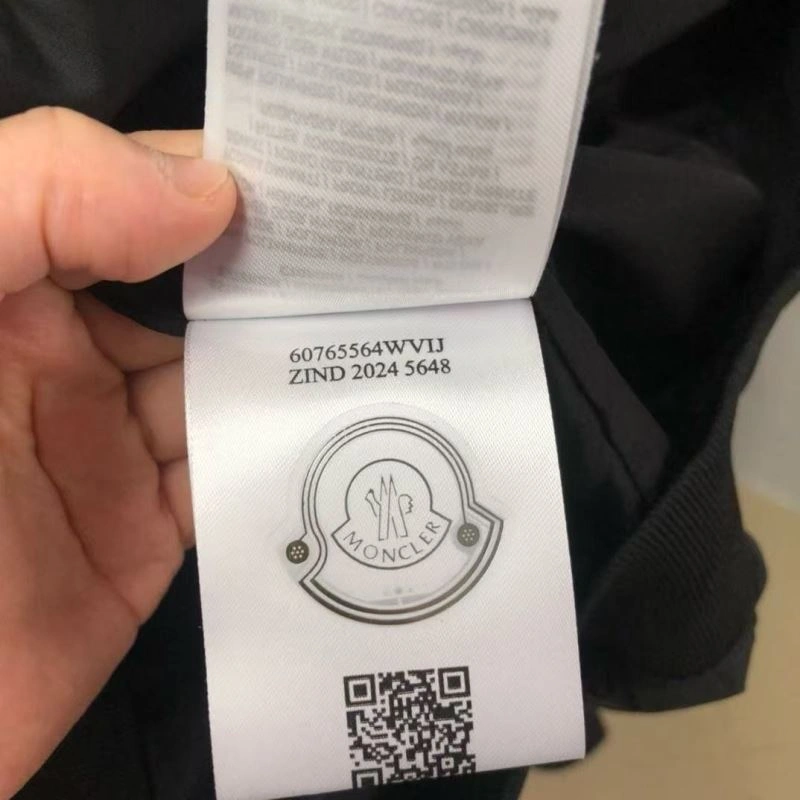 Moncler Outwear Sporty 143733