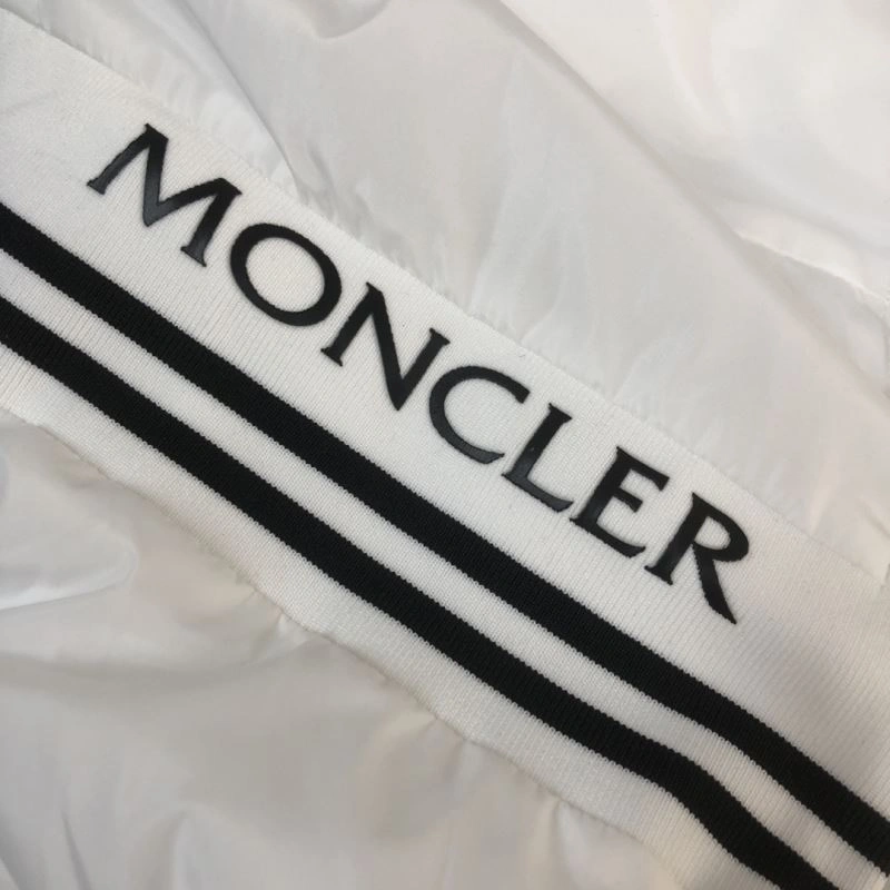 Moncler Outwear Original 143628