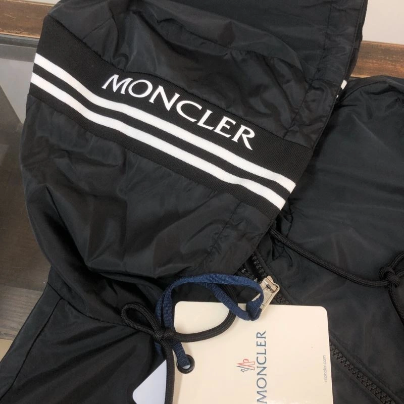 Moncler Outwear FlexibleFit 143609