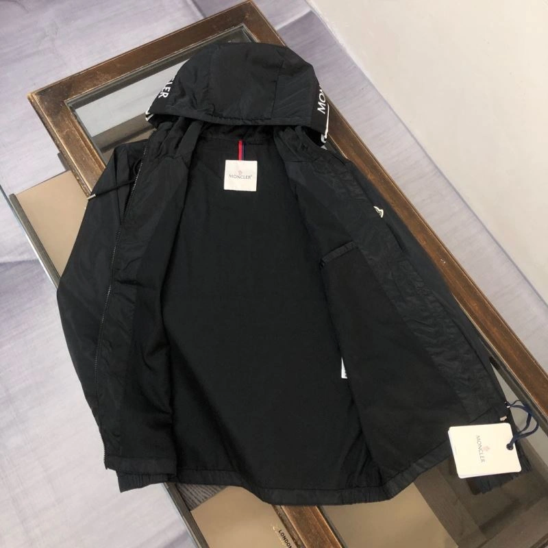 Moncler Outwear FlexibleFit 143609