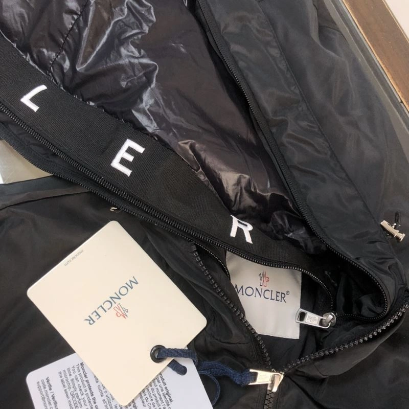 Moncler Outwear ZeroBulk 143643
