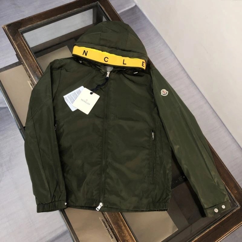 Moncler Outwear Chic 143626