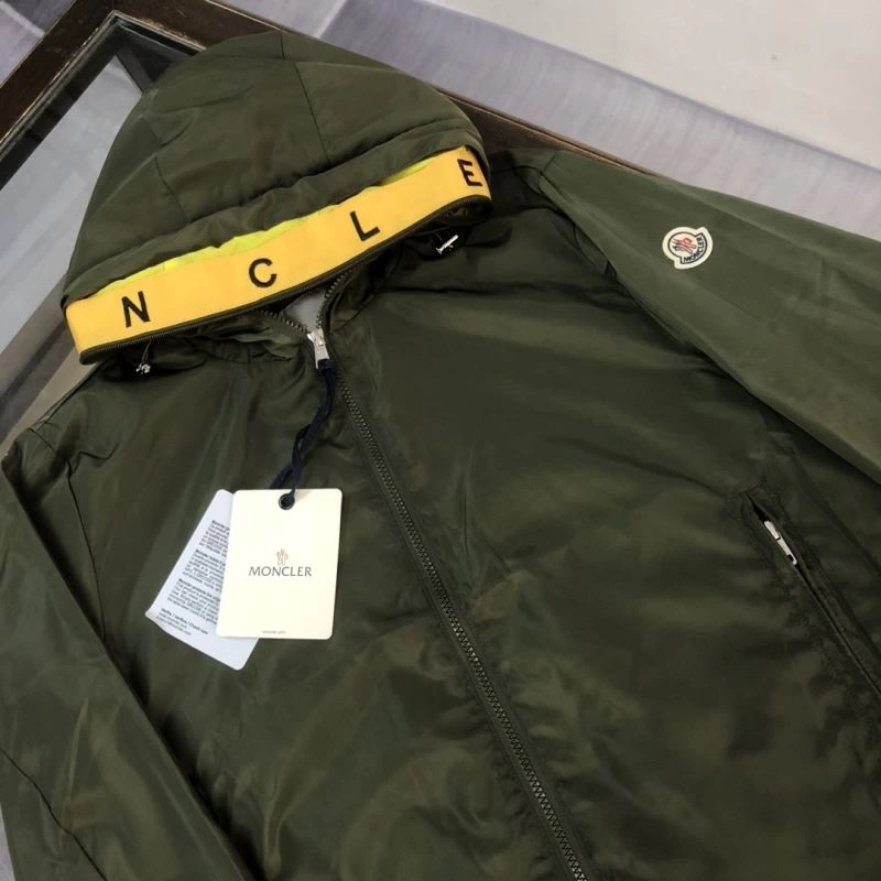 Moncler Outwear Chic 143626