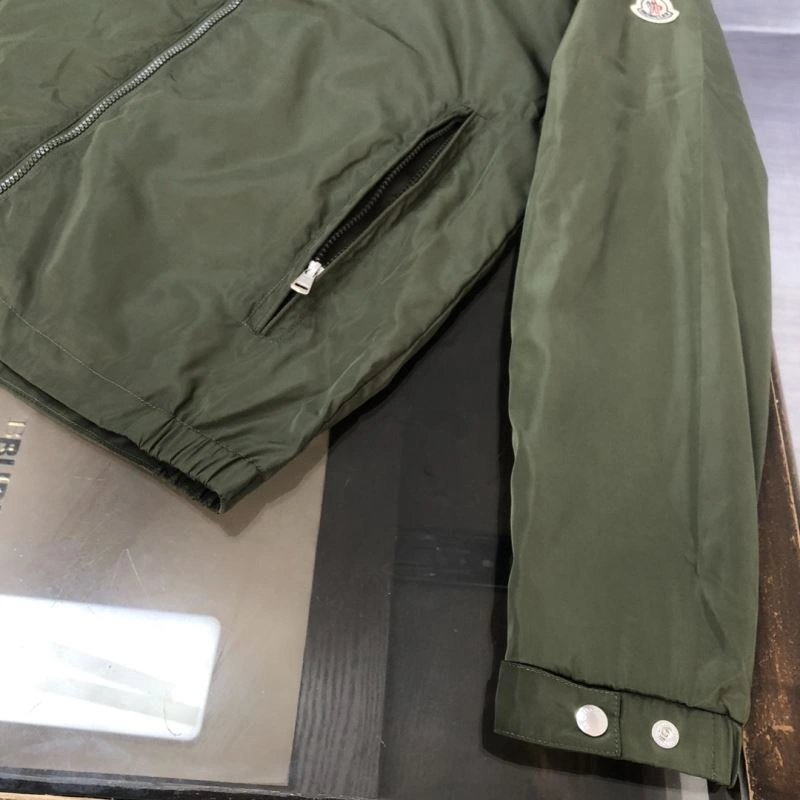 Moncler Outwear Chic 143626