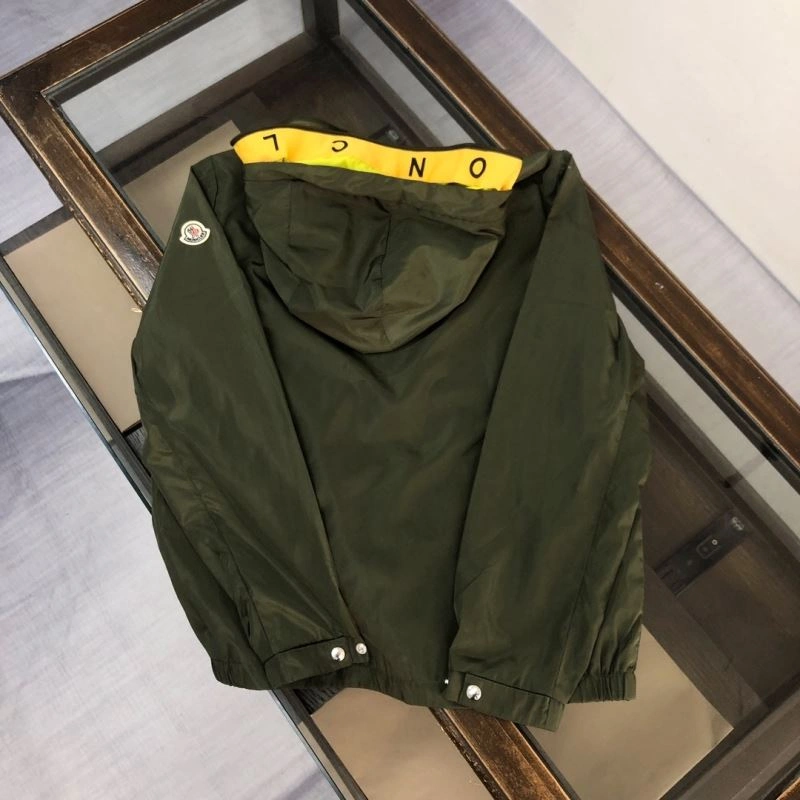 Moncler Outwear Chic 143626