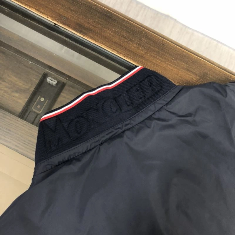 Moncler Outwear Classic 143639