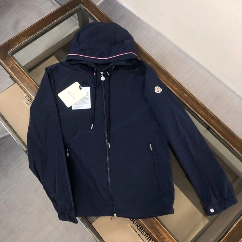 Moncler Outwear Durable 143608