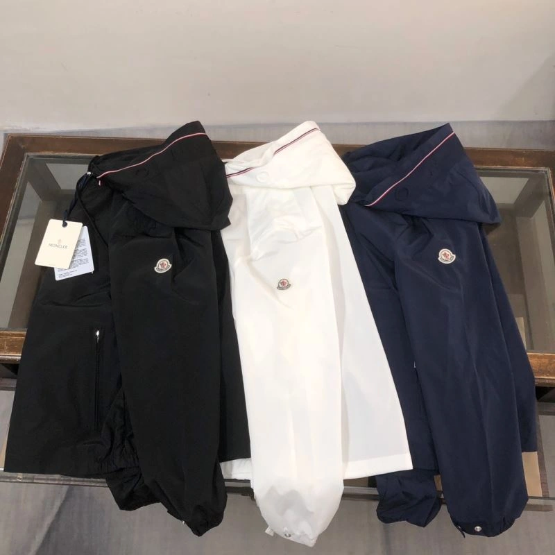 Moncler Outwear Durable 143608