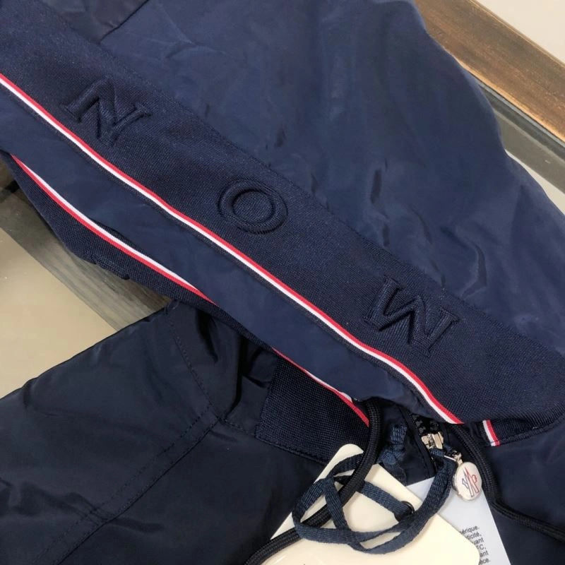 Moncler Outwear Durable 143608