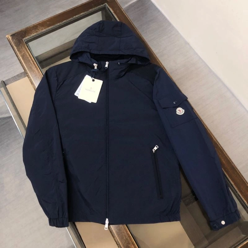 Resilient Moncler Outwear 143607