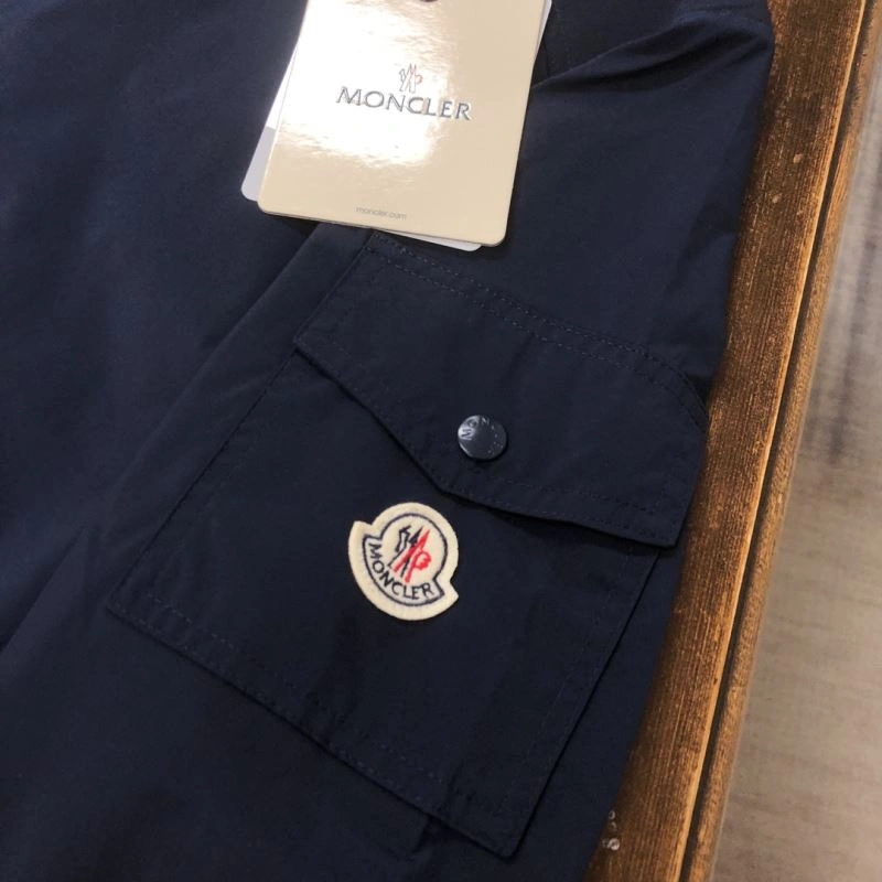 Resilient Moncler Outwear 143607