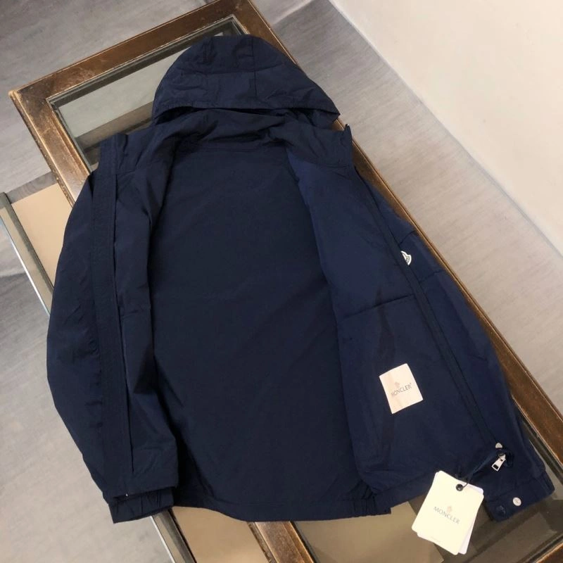 Resilient Moncler Outwear 143607