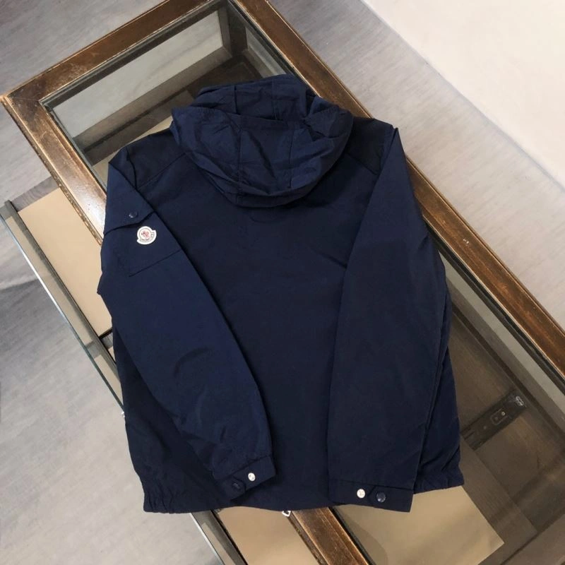 Resilient Moncler Outwear 143607