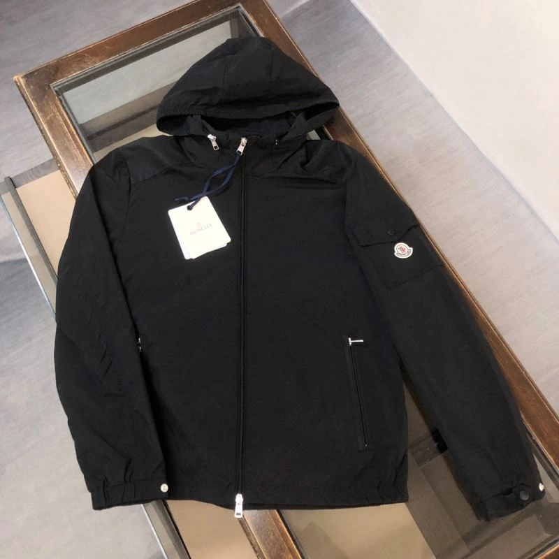 Moncler Outwear Chic 143604