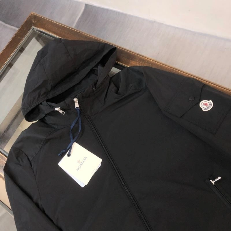 Moncler Outwear Chic 143604