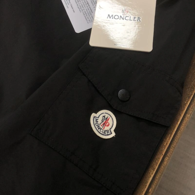 Moncler Outwear Chic 143604