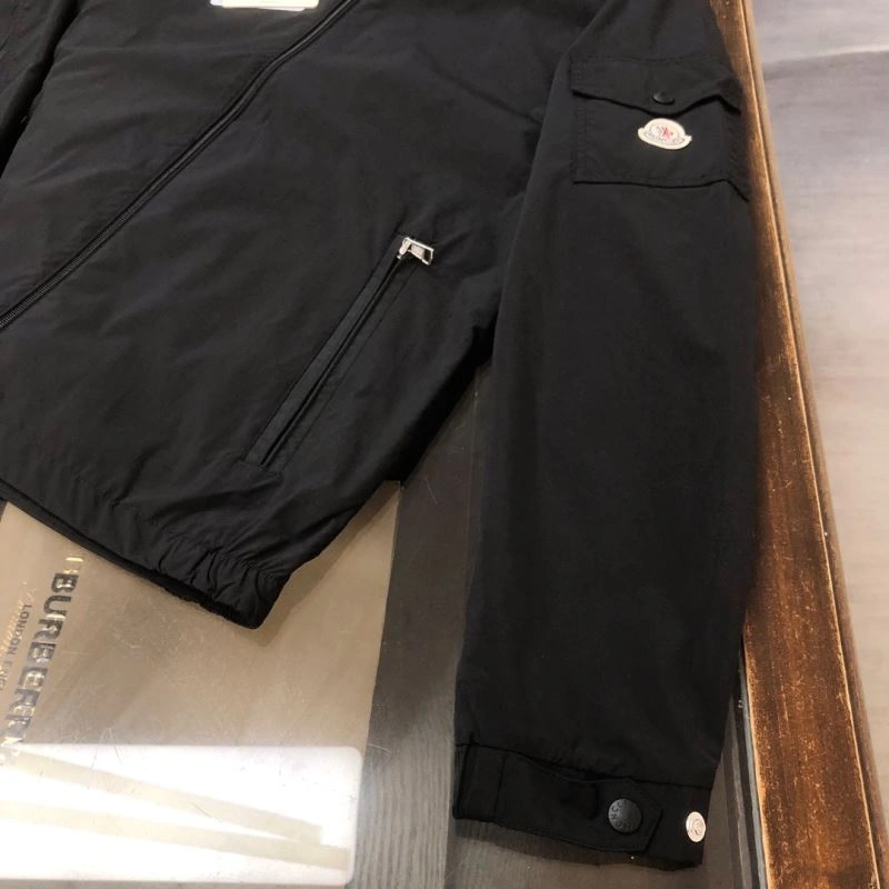 Moncler Outwear Chic 143604