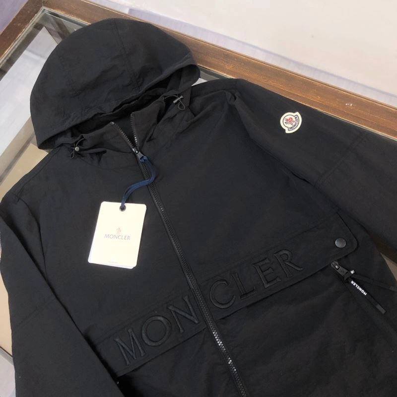 Moncler Outwear Minimalist 143602