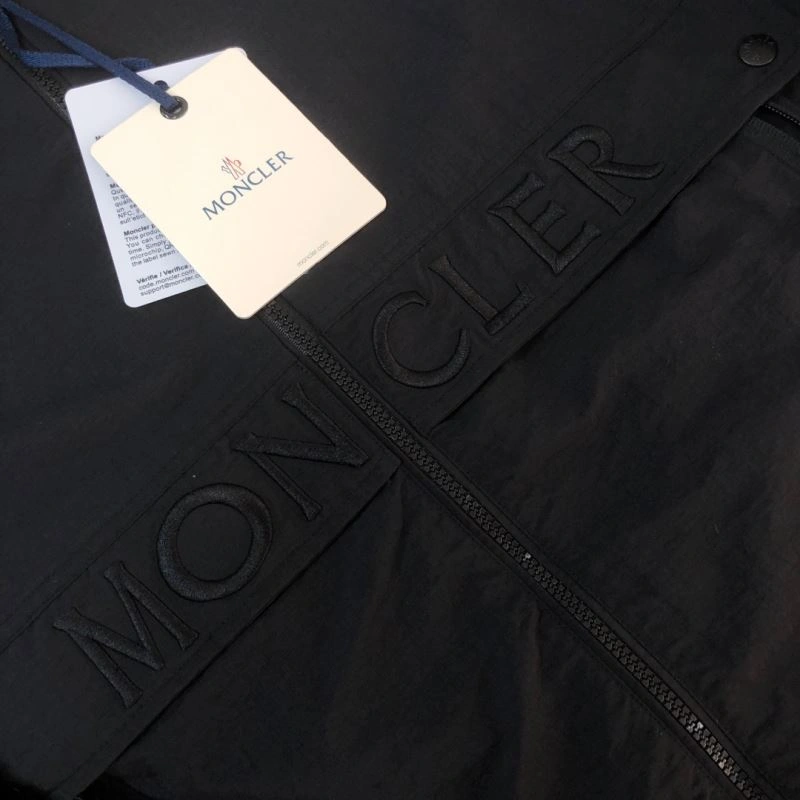 Moncler Outwear Minimalist 143602