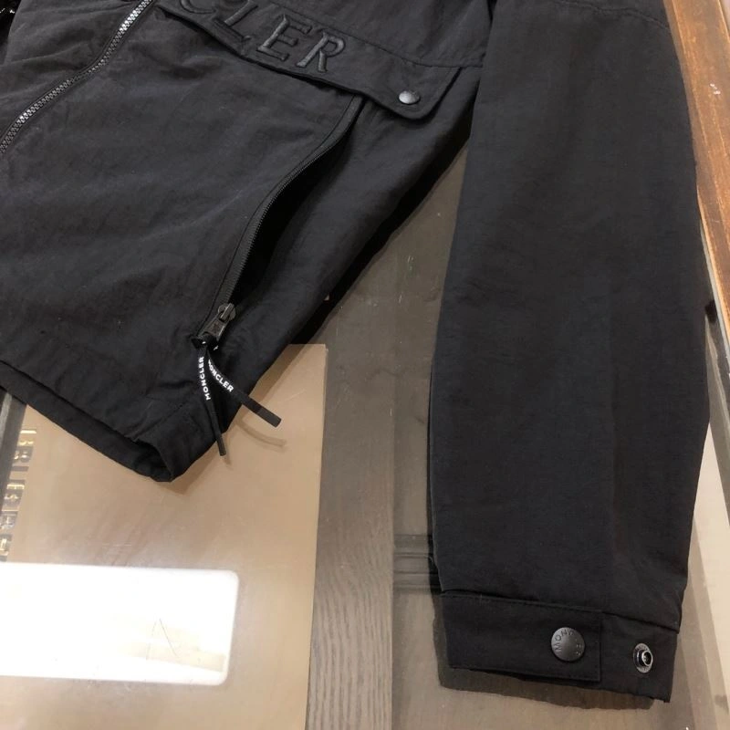 Moncler Outwear Minimalist 143602