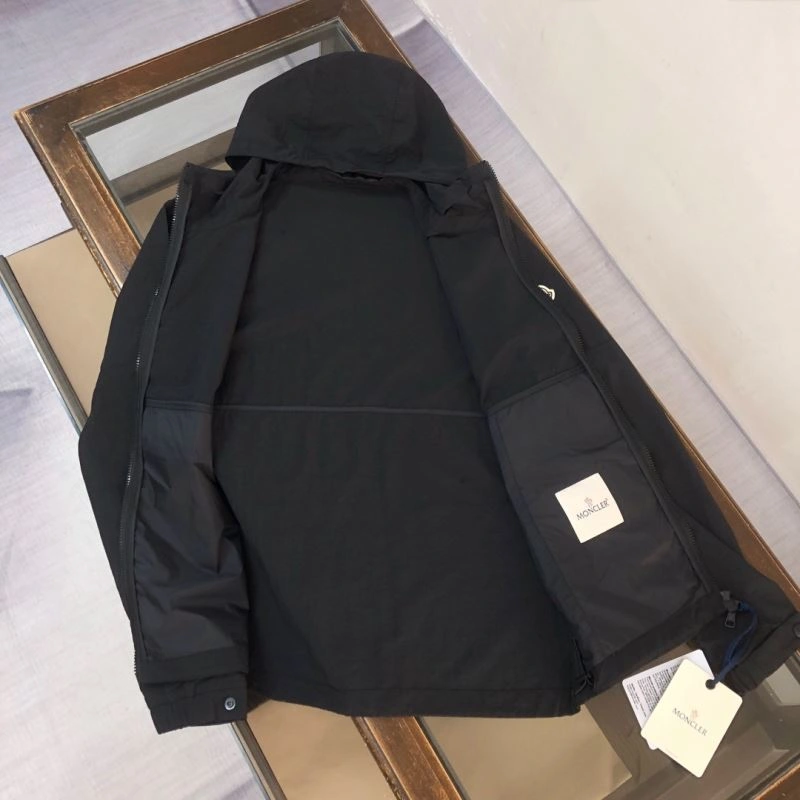 Moncler Outwear Minimalist 143602
