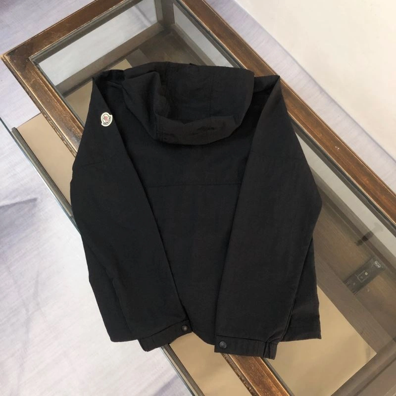 Moncler Outwear Minimalist 143602
