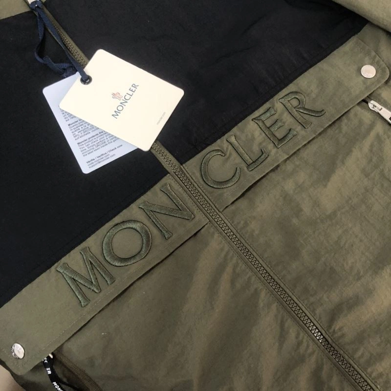 Comfortable Moncler Outwear 143593