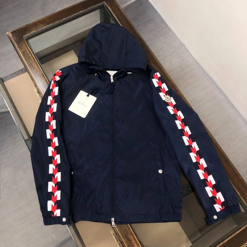 Moncler Outwear Stylish 143601