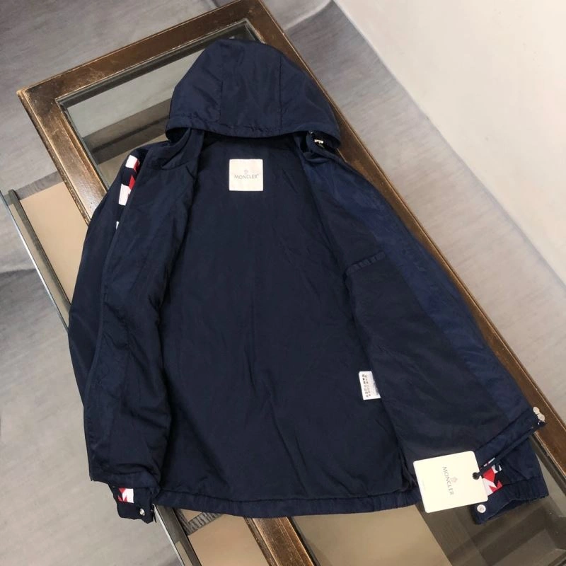 Moncler Outwear Stylish 143601