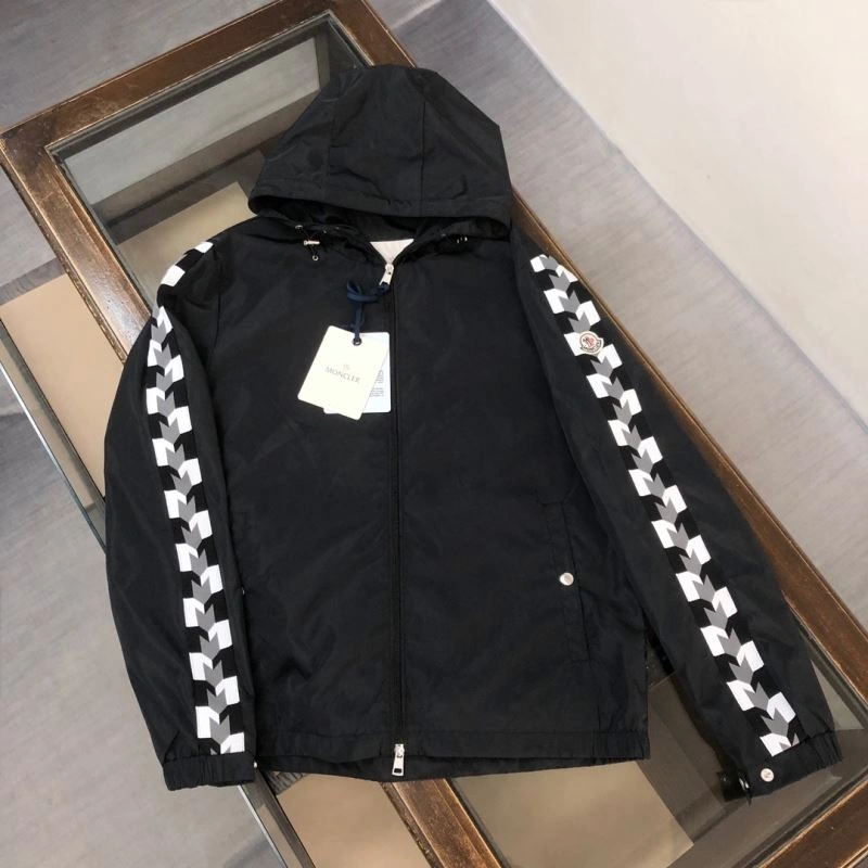 Moncler Outwear FlexibleFit 143596