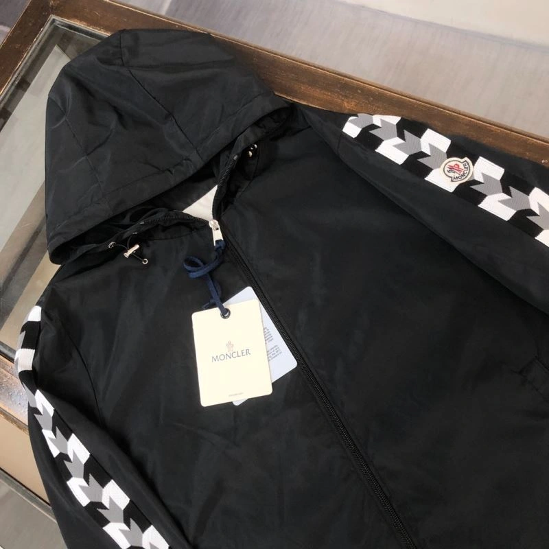 Moncler Outwear FlexibleFit 143596