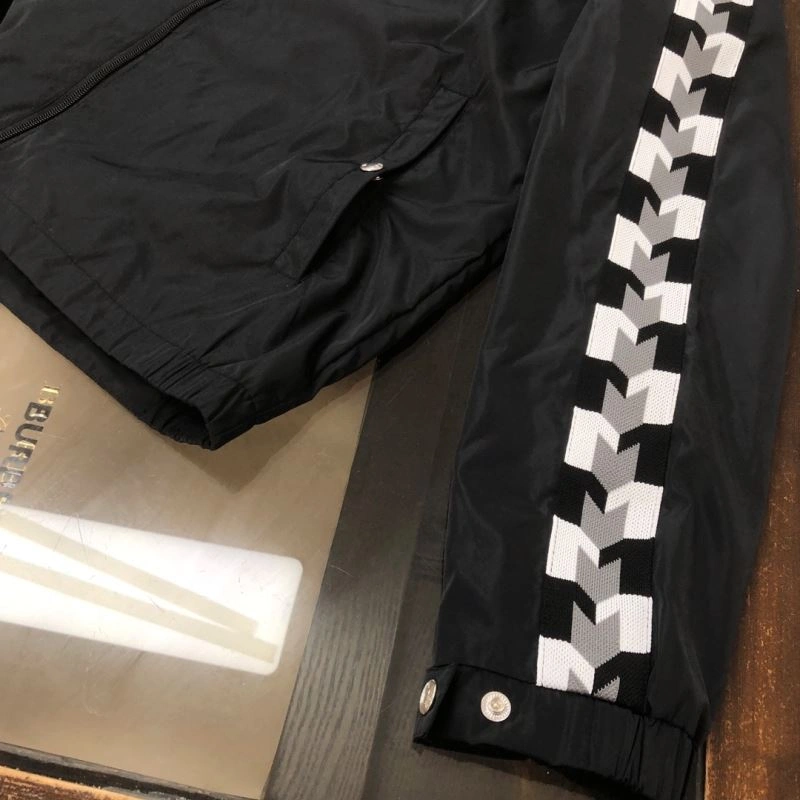 Moncler Outwear FlexibleFit 143596