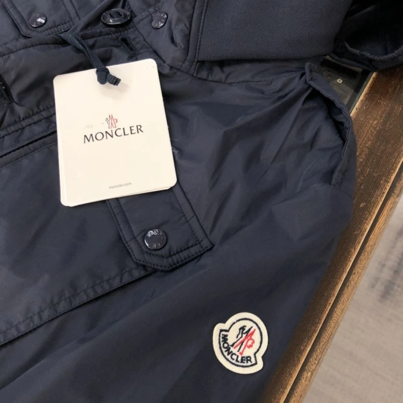 Cozy Moncler Outwear 143600