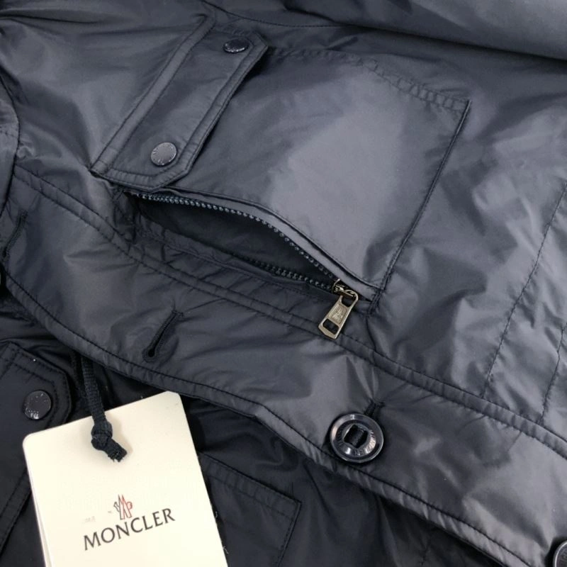 Cozy Moncler Outwear 143600