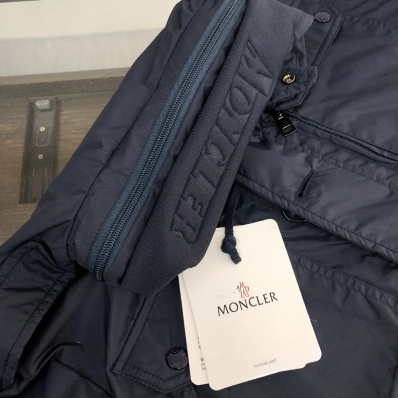 Cozy Moncler Outwear 143600