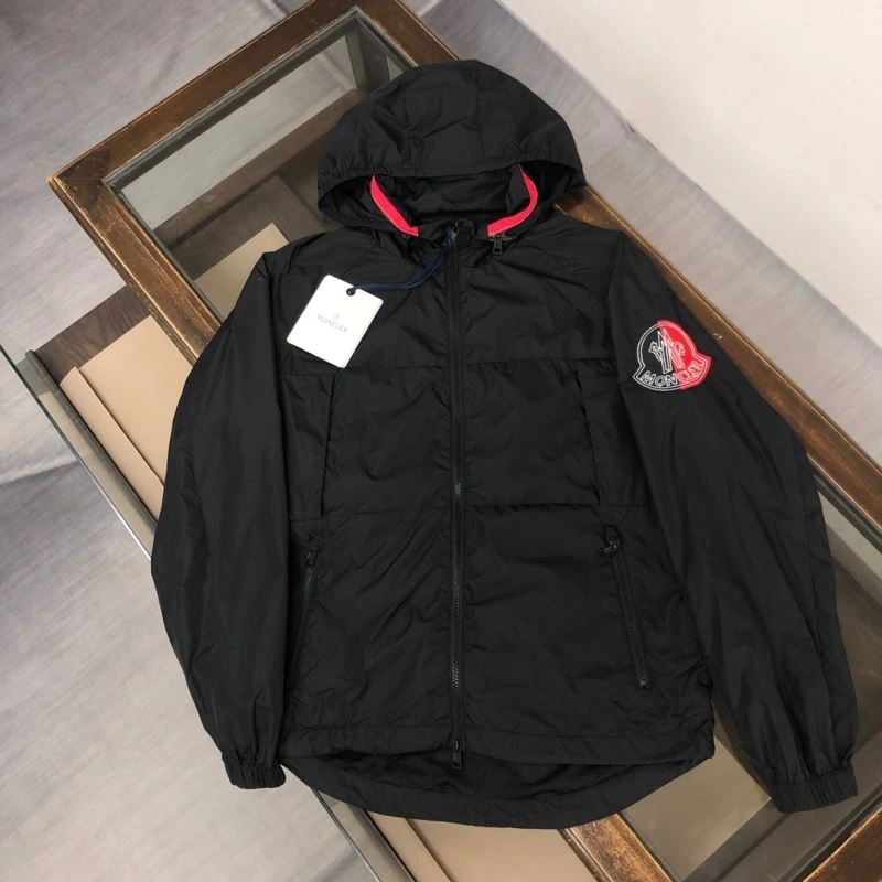 Moncler Outwear Versatile 143577