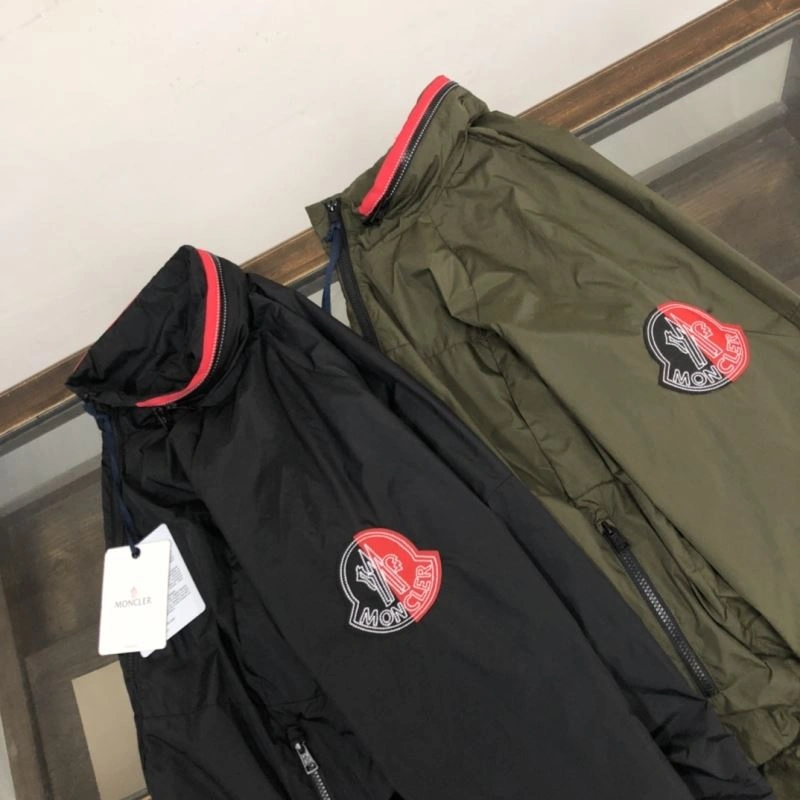 Moncler Outwear Versatile 143577