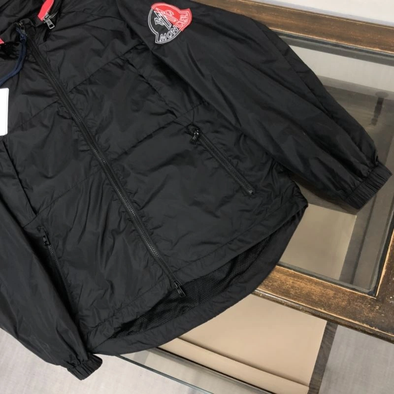 Moncler Outwear Versatile 143577