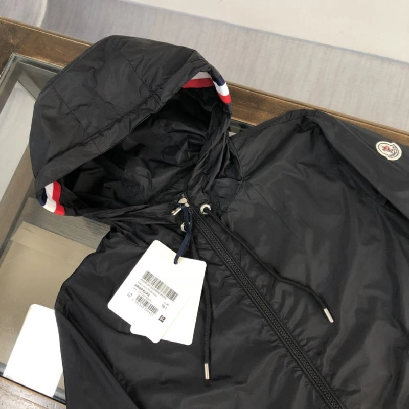 Moncler Outwear Vibrant 143583