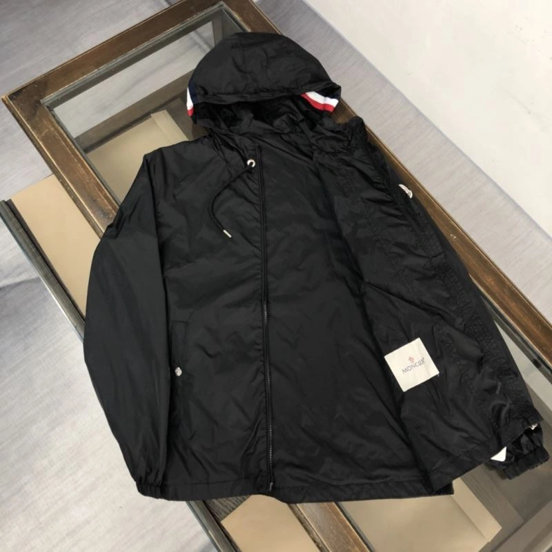 Moncler Outwear Vibrant 143583