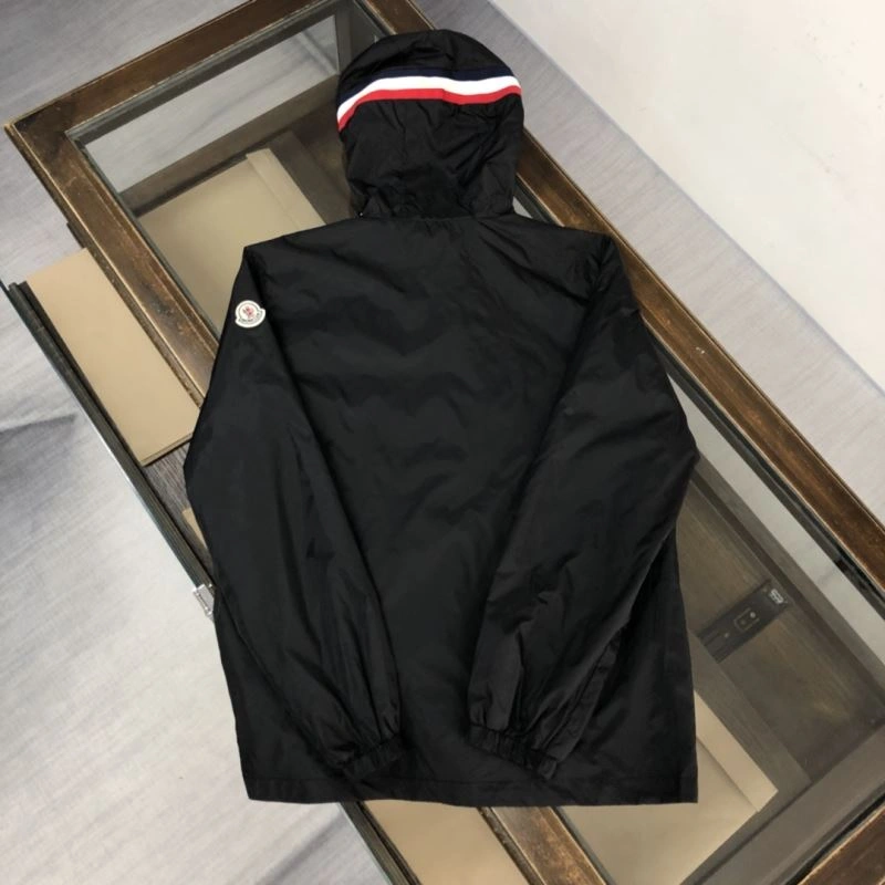 Moncler Outwear Vibrant 143583