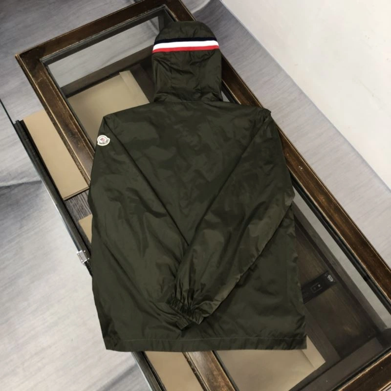 Moncler Outwear Versatile 143587