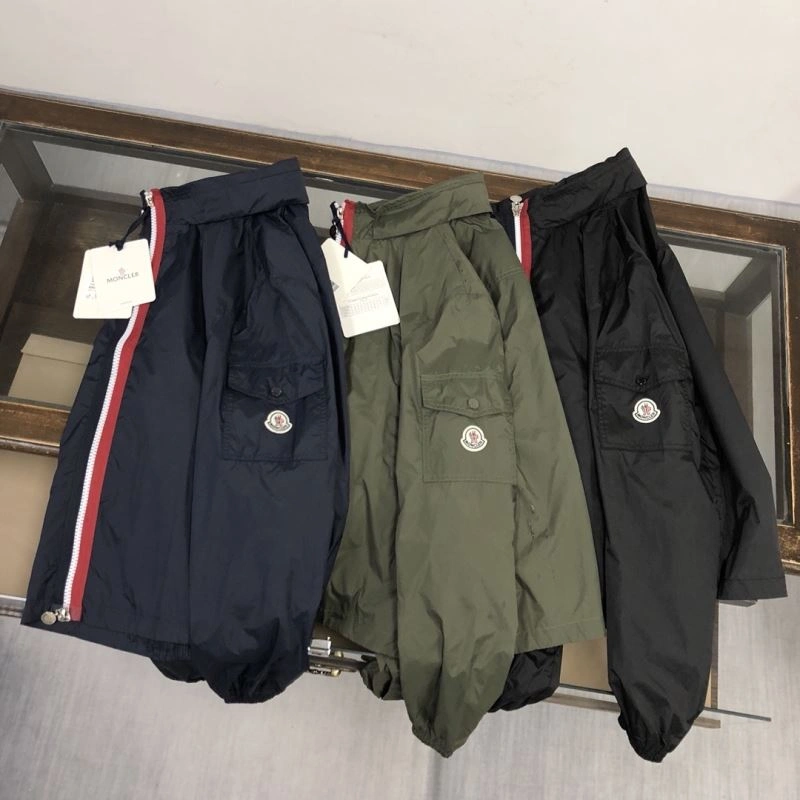 Moncler Outwear Comfortable 143585