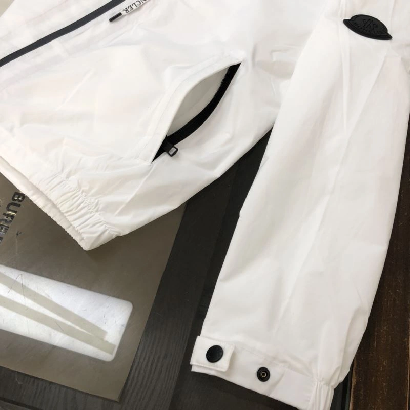 Moncler Outwear Elegant 143579