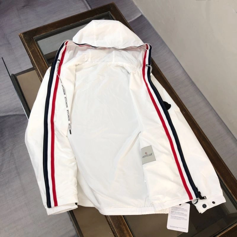 Moncler Outwear Elegant 143579