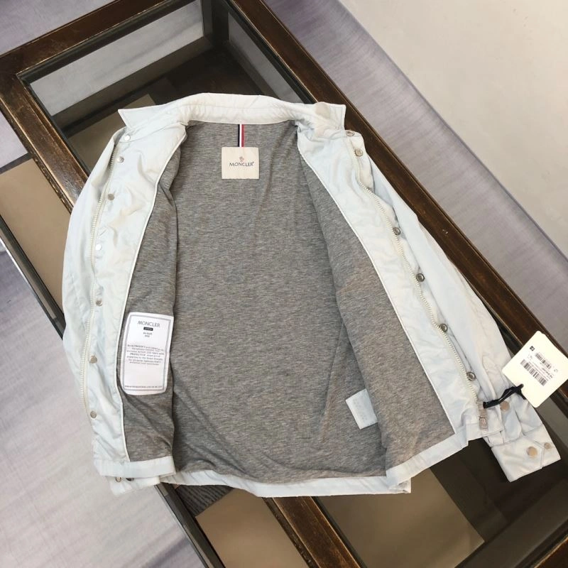 Classic Moncler Outwear 143584