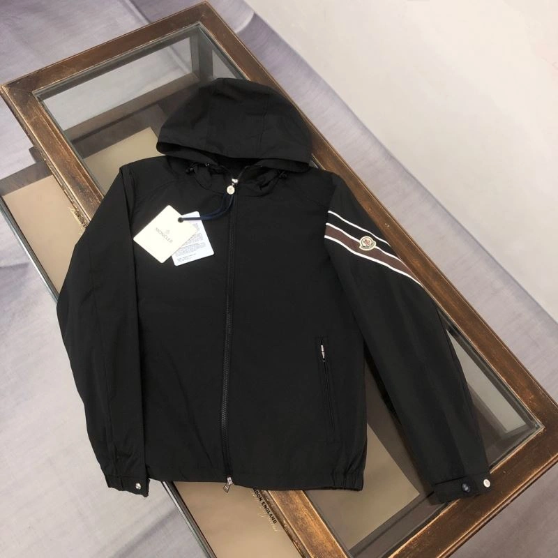 Moncler Outwear OnTrend 143574