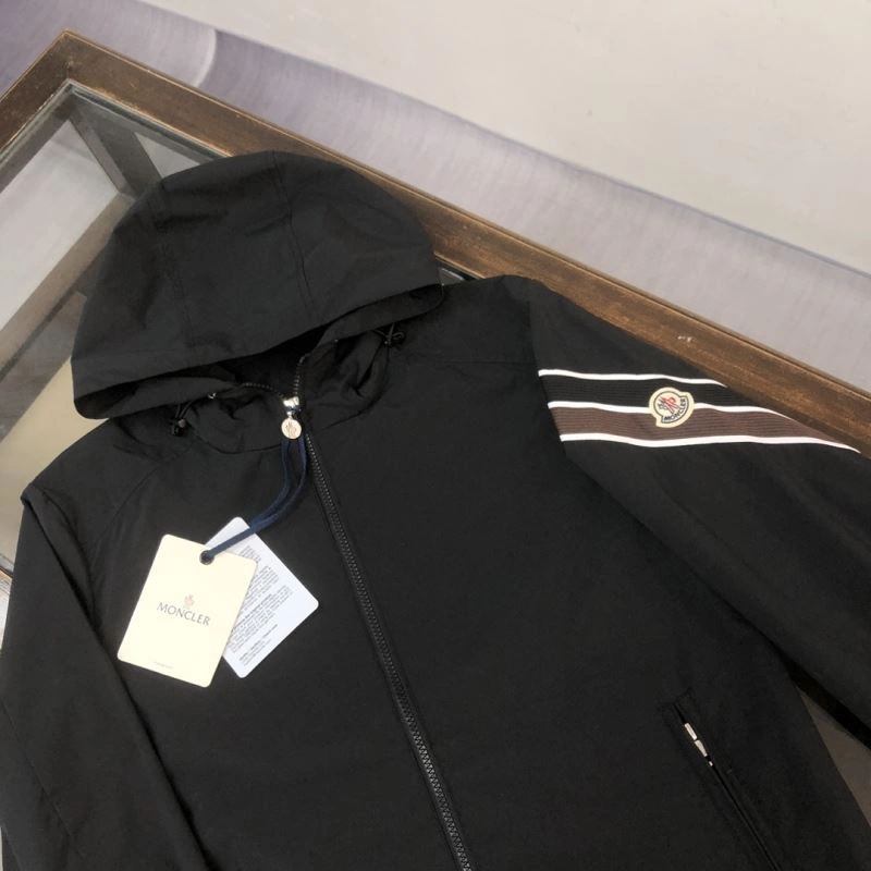 Moncler Outwear OnTrend 143574