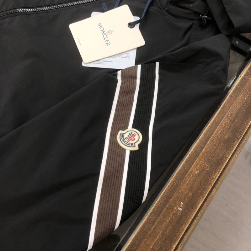 Moncler Outwear OnTrend 143574