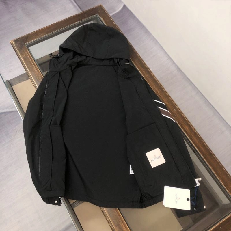 Moncler Outwear OnTrend 143574